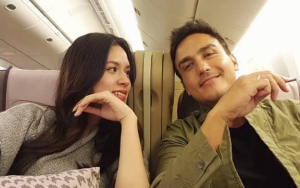  Suami Idaman, Intip Manisnya Hamish Daud Gendong Anak Ke Pasar Hingga Masak Untuk Raisa