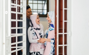 Intip 9 Gaya Fashion 90-an Buat Halalbihalal Bareng Teman, Enggak Bakal Kalah Gaul!