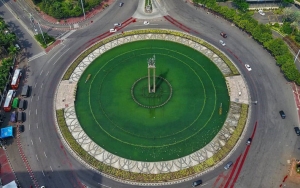 Aksi Kocak Warga Rayakan Jakarta Sepi Ditinggal Mudik, Bersantai hingga 'Piknik' di Tengah Jalan