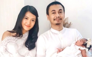 Putri Raditya Dika Baru Umur Sebulan Pamer Lirikan Cantik Genit, Fans Goda Mirip 'Om' Edgar