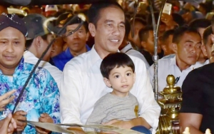 Momen Lebaran Presiden Jokowi Bersama Keluarga di Jogja, Makan Sate Gembus Hingga Belanja Baju Batik