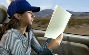 Baca Buku dengan Topik Ringan Saat Macet, Biar Rasa Bosanmu Hilang