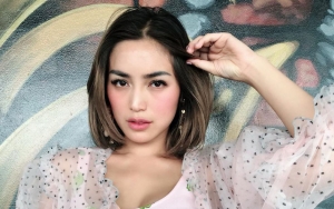 Jessica Iskandar Posting Foto Pakai Gaun Pengantin, Netter Ngakak Salfok Lihat Caption