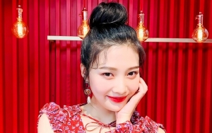 Dress Joy Kekecilan Sampai Bikin Bra 'Ngintip', Stylist Red Velvet Dihujat Habis-Habisan