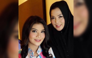Ibunda Meldi Dikritik Akibat Semringah Saat Diwawancara Usai Ayah Depe Meninggal Dunia