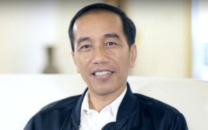 Sidang Sengketa Pilpres Resmi Dimulai, Jokowi Asyik Belanja Salak di Bali