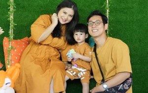  Punya 2 Anak, Putri Titian Bagi Tips Nyaman Naik Pesawat Bareng Bayi Usai Kontroversi Angela Gilsha