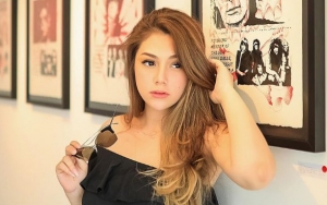 Celine Evangelista Pamer Paha Seksi di Pematang Sawah, Disindir Berhijab Demi Sensasi
