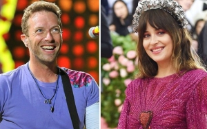 Chris Martin dan Dakota Johnson Dikabarkan Putus Setelah Berencana Menikah