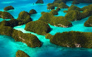 Mirip, Raja Ampat Papua Tak Kalah Indah dengan Danau Kayangan yang Ada di Filipina