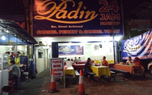  Jalan-jalan Ke Surabaya Wajib Mampir Ke Penyetan Padin