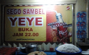Pecinta Pedas Harus Coba Sego Sambel Mak Yeye Yang Melegenda