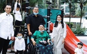 Baru Umur Setahun, Foto Cucu Imut 'Bersihkan' Makam Ani Yudhoyono Hingga Hibur SBY Bikin Mewek