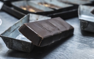 Konsumsi Cokelat Hitam Untuk Meringankan Peradangan Kulit Akibat Jerawat