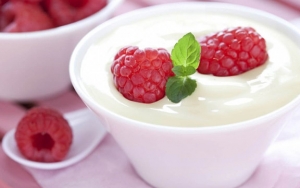 Yoghurt Rupanya Juga Memiliki Sejumlah Kandungan yang Ampuh Atasi Jerawat Loh!