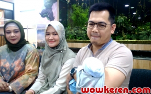 Jadi Suami Siaga, Tommy Kurniawan Bantu Urus Bayi Hingga Cari Tips Lewat Google