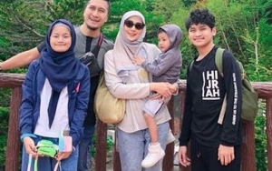 Bisa Ajak Anak Bungsu Ke Tokyo Disneyland, Arie Untung Ucap Syukur