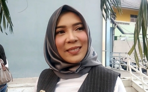 Wejangan Kocak Ibunda Fitri Tropica Usai Putrinya Hamil Anak Pertama