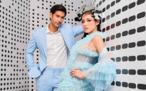 Ibu Richard Kyle Tak Tahu Jedar Artis, Sikap Girang Disuguhi Rengginang Bukti Rendah Hati