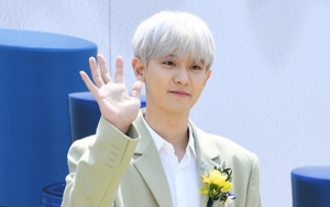 Chanyeol Seksi Berkeringat, Rambut Gondrong Diikat 'Man Bun' Bikin EXO-L Menggila