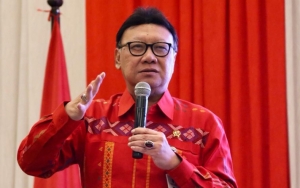 Masih Dirawat di RS, Risma Dijenguk Mendagri Tjahjo Kumolo Hingga Menteri Susi Pudjiastuti