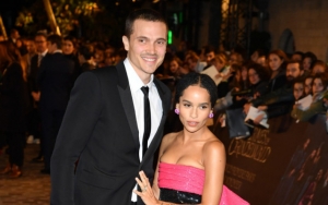 Zoe Kravitz dan Karl Glusman Resmi Menikah di Paris