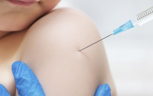 Pertama-Tama, Kamu Bisa Melakukan Vaksinasi Agar Tidak Tertular Virus Hepatitis A