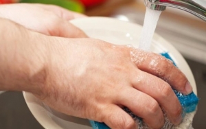 Cuci Alat Makan Sebersih Mungkin Jika Tak Ingin Menderita Hepatitis A
