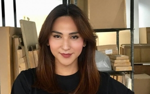 Dena Rachman Tulis Pesan Bijak Usai Tuai Pro dan Kontra Gara-Gara Ikut Parade LGBT