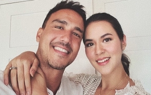 Foto Peluk Suami, Lucunya Raisa 'Paksa' Hamish Daud Senyum Pura-pura Mesra di Instagram