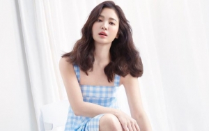 Senyum Manis Song Hye Kyo Muncul Perdana di Depan Publik Usai Digugat Cerai Song Joong Ki
