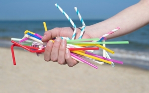 Hindari Menggunakan Sedotan Plastik Karena Bakal Bikin Sampah