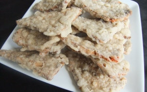 Pastikan Membeil Keripik Oncom Lebih Dari Satu Karena Bakal Ketagihan