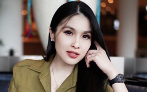 Bukan Barbie Abal-Abal, Gaya Sandra Dewi Tenteng 'Tas Telur' Puluhan Juta Dipuji Rendah Hati