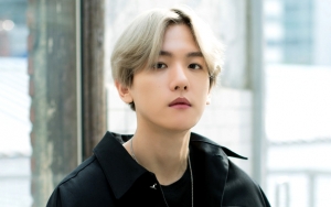 Tubuh Baekhyun EXO Dipegang-Pegang Cewek Maniak di Depan Fans