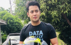 Kriss Hatta Mesra Bareng Wanita Ini Usai Bebas, Malah Dikira Jalan Sama Tante-Tante