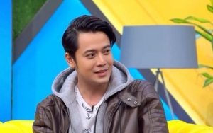  Kriss Hatta Kedapatan Kembali Pakai Baju 'Tahanan' Oranye Bareng Seorang Wanita, Ada Apa?
