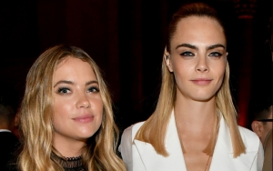 Cara Delevinge Blak-Blakan Cium Ashley Benson di Depan Publik