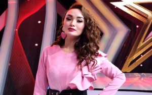 Sering Gagal Dalam Urusan Cinta, Zaskia Gotik Nangis Karena Belum Punya Suami