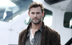 Chris Hemsworth Pamer Workout di Dalam Air, Malah Disebut Kurang Kerjaan