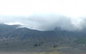 Wisatawan Gunung Bromo Dilarang Mendekati Kawah Usai Terjadi Erupsi