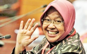 Walkot Surabaya Risma Pamerkan Isi Mobil, Langsung Banjir Pujian Warganet