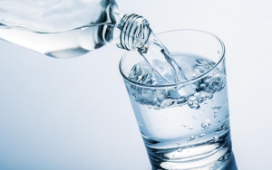Bisa Bikin Awet Muda hingga Atasi Jerawat, Ini 8 Manfaat Mengagumkan Air Putih Untuk Kecantikan