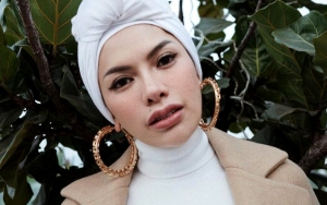 Nikita Mirzani Tampil Seksi Pakai Dress Belahan Tinggi