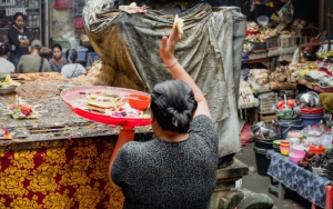 Viral Bule Cantik Ogah Bayar Makanan di Bali, Netter Sindir Budget Pas-Pasan Jiwa Sosialita