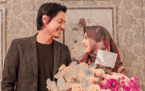 Roger Danuarta Romantis Lamar Cut Meyriska Pakai Cincin dan Bunga, Kaum Jomblo 'Menjerit'