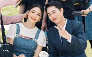 Lee Da Hee Bikin Fans Baper Usai Pamer Foto Bareng Lee Jae Wook di Lokasi Syuting 'Search: WWW'