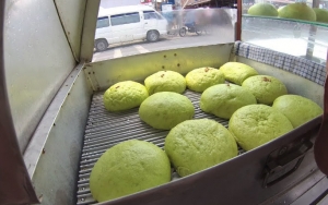 Viral Siswi SMP Tekun Jualan Bakpao Sambil Belajar, Jokowi Tersentuh Hingga Utus Staf Beri Bantuan