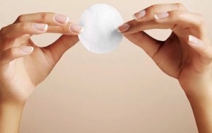 Jangan Lupa untuk Membersihkan Makeup di Malam Hari Sebelum Tidur
