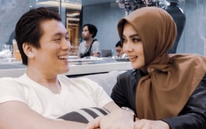 Syahrini 'Calon Bumil' Lapar Mata Nyamil Tuna 30 Kg, Reino 'Bos Resto' Klimis Tampan Curi Perhatian